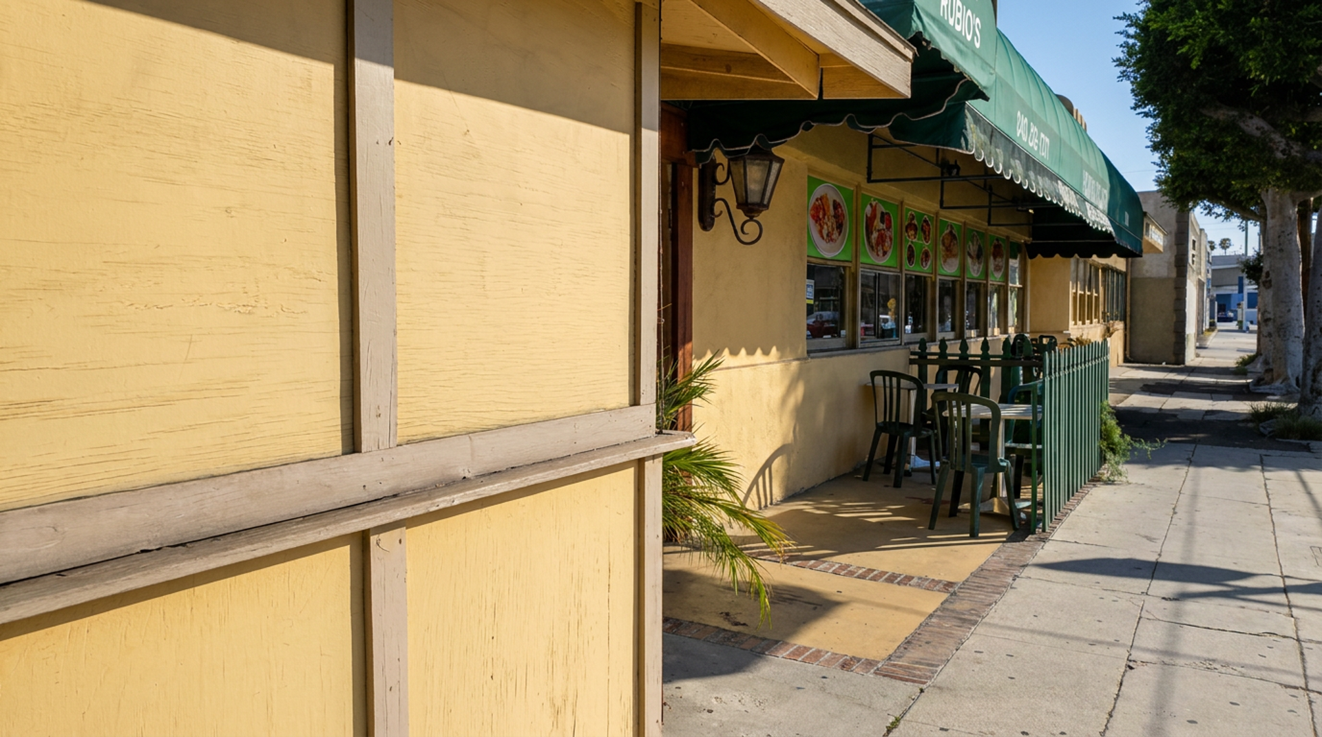 A neighborhood table in Palms
